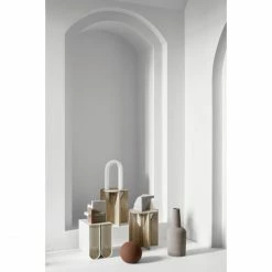 Kristina Dam Studio Curved Beistelltisch - 26x35,5x26 Cm - Beige 11 Kristina Dam Studio Curved Beistelltisch - 26x35,5x26 Cm - Beige -Lambert-shop unnamed file 36